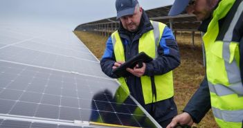 Erfolgreiche Abnahme des Solarparks Südeifel durch TÜV (Foto: TÜV Rheinland)